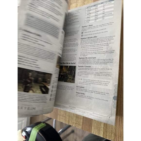Paperback Elder Scrolls V: Skyrim Legendary Edition Game Guide - No Map - Picture 15 of 15